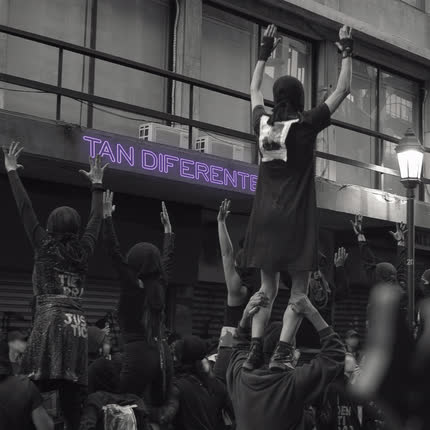 MANDALA, NELSON: Tan Diferente