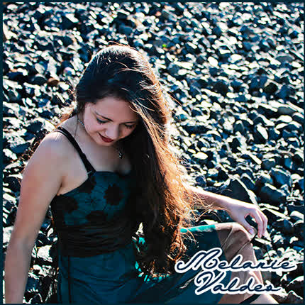 MELANIE VALDES: Escuchando el Mar