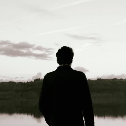 VALENTIN SANTANDER: La Fría Sombra en Mí