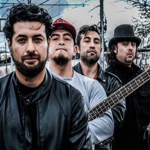 ESPEJO VIEJO: A Veces